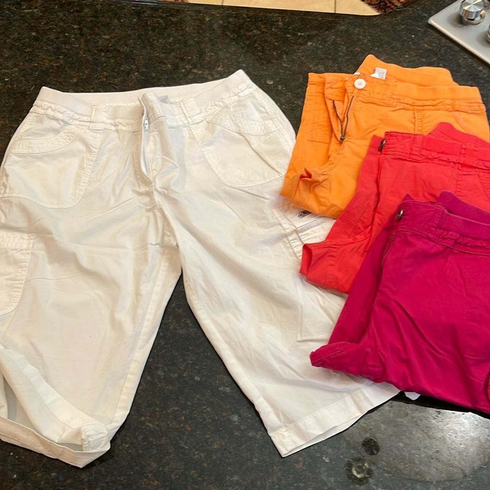 Chicos charge shorts - 4 pair set Chicos size 2 - good condition